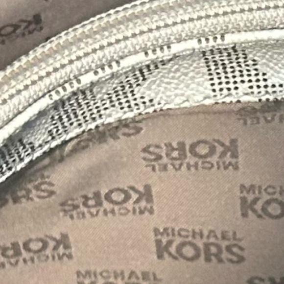 Micheal Kors Monogram Tote Handbag - Picture 7 of 8